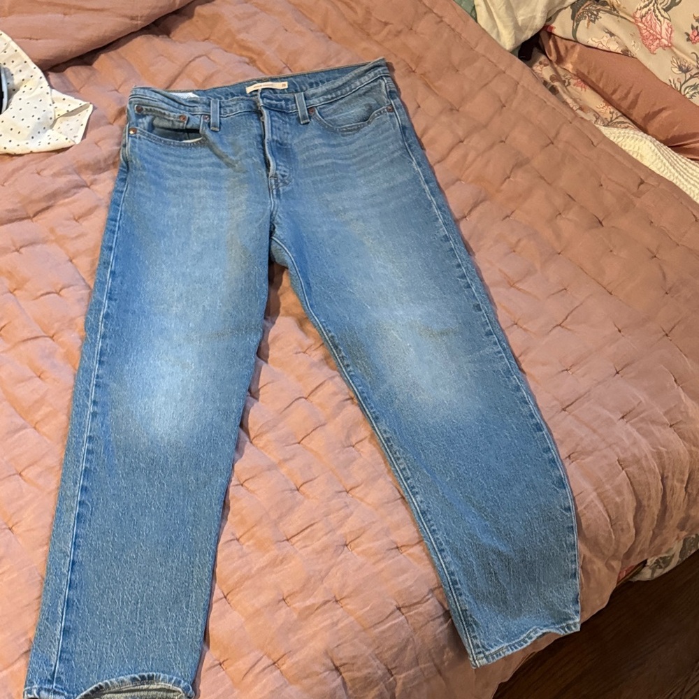 Levi’s Wedgie Straight Jean size 29, like new condition